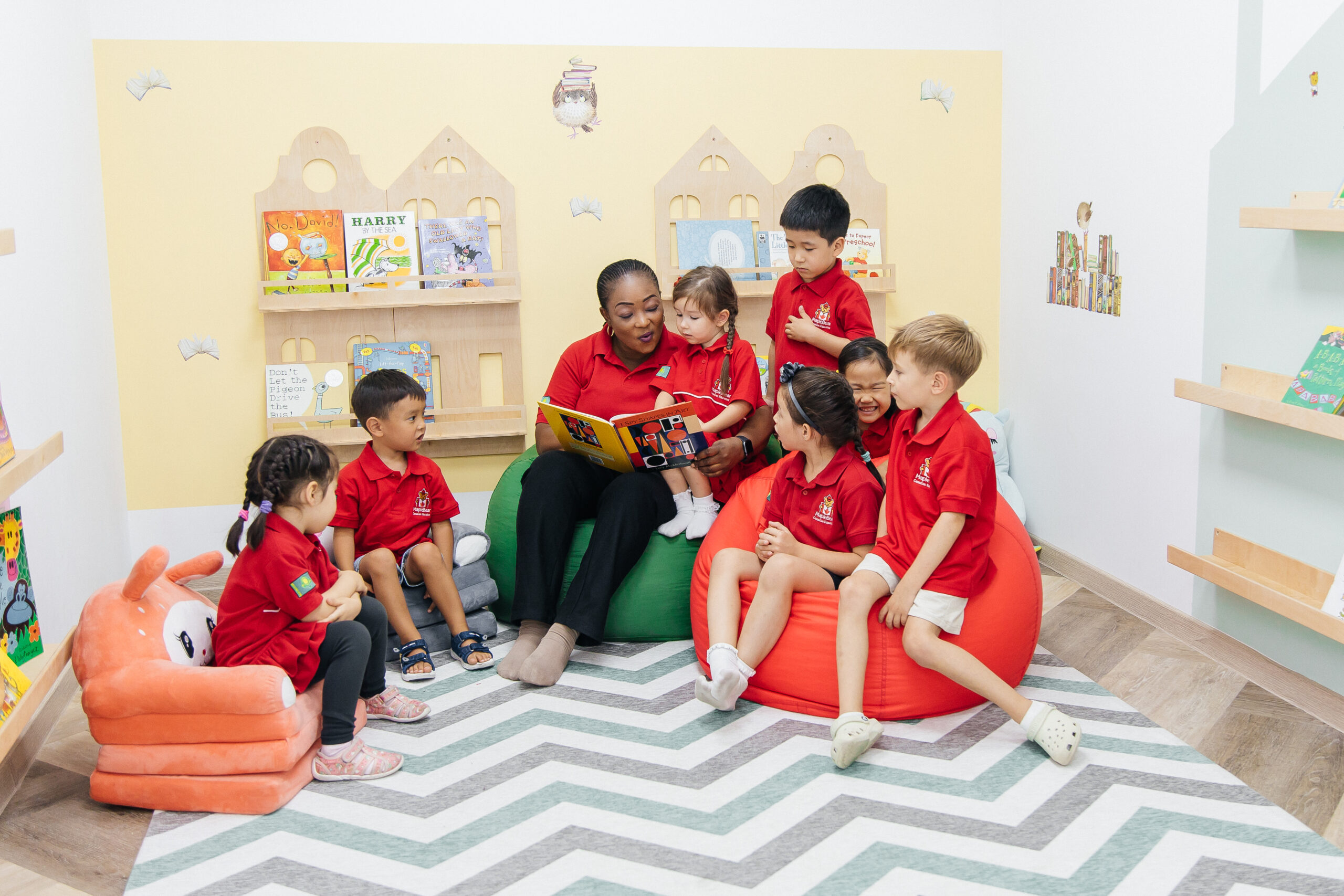 Students and teacher Maple Bear USA